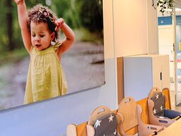 lange tafel met schilderij